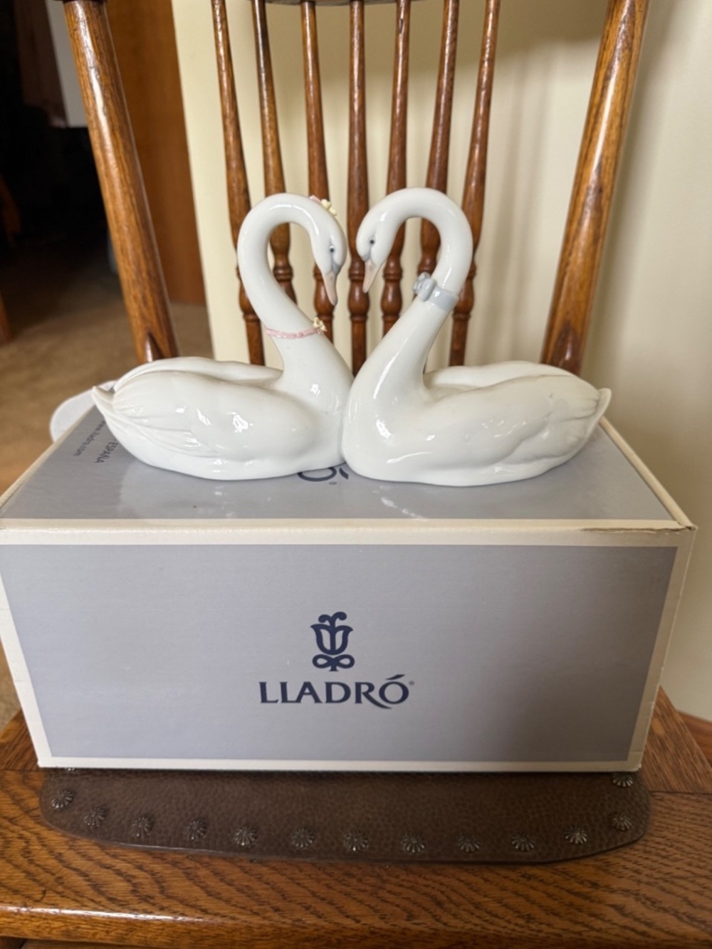 Lladro swan endless love in original box w/receipt